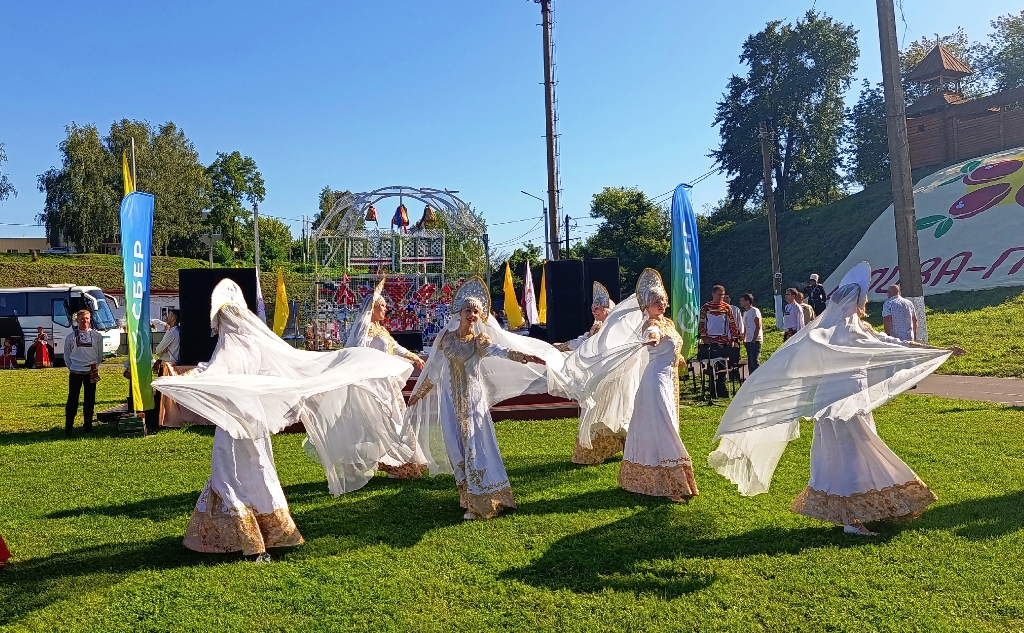 Фестиваль Слива-Град в Кромах